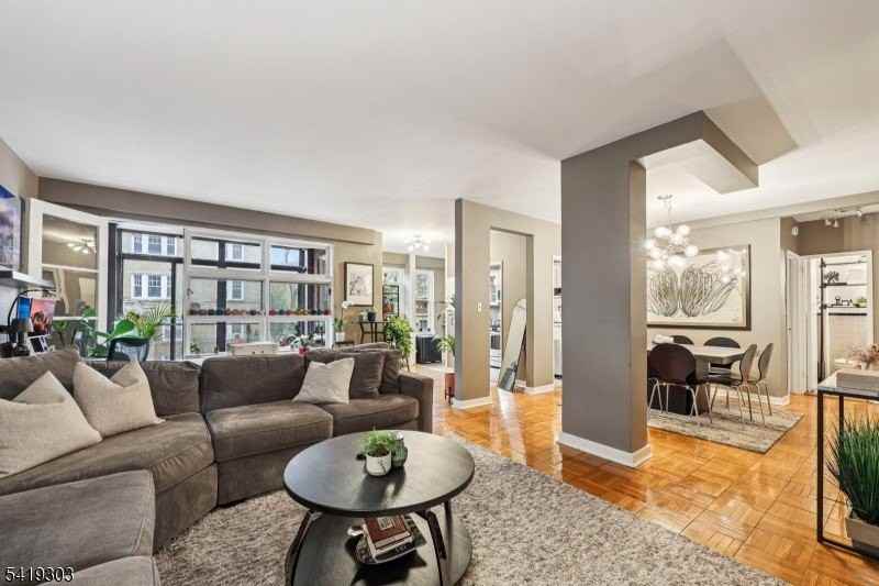 5 Roosevelt Pl #1E - Photo 7 of 18