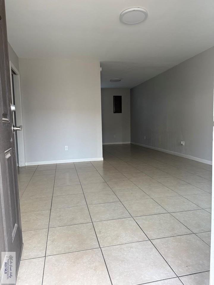 814 S Central Ave Apt 3 - Photo 2 of 11