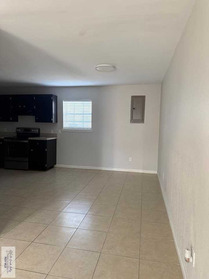 814 S Central Ave Apt 3 - Photo 3 of 11