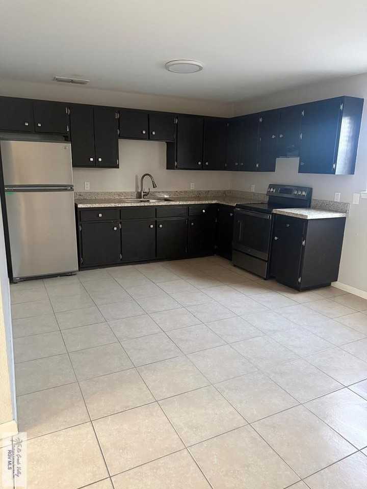 814 S Central Ave Apt 3 - Photo 4 of 11