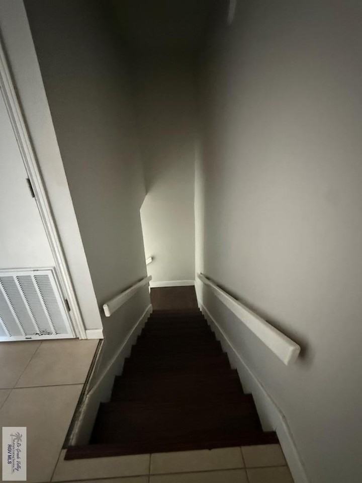 814 S Central Ave Apt 3 - Photo 7 of 11