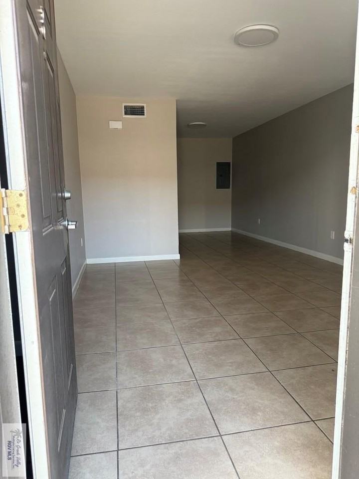 824 S Central Ave Apt 3 - Photo 2 of 10