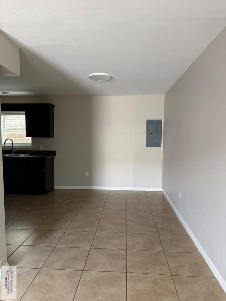 824 S Central Ave Apt 3 - Photo 3 of 10