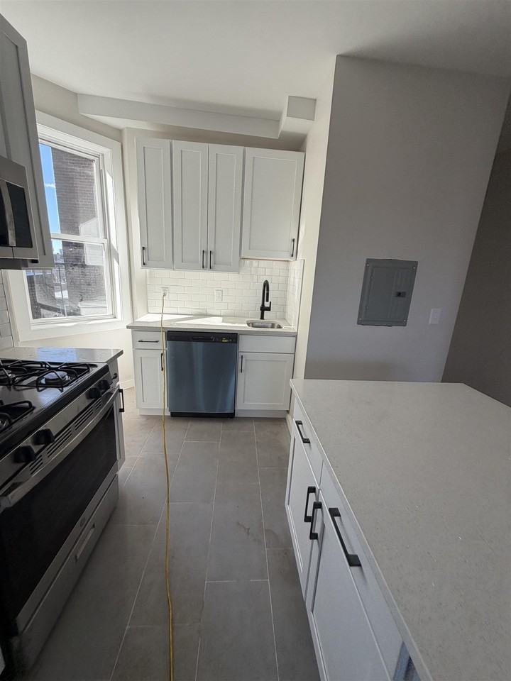 31-33 66th St #3B - Photo 5 of 9