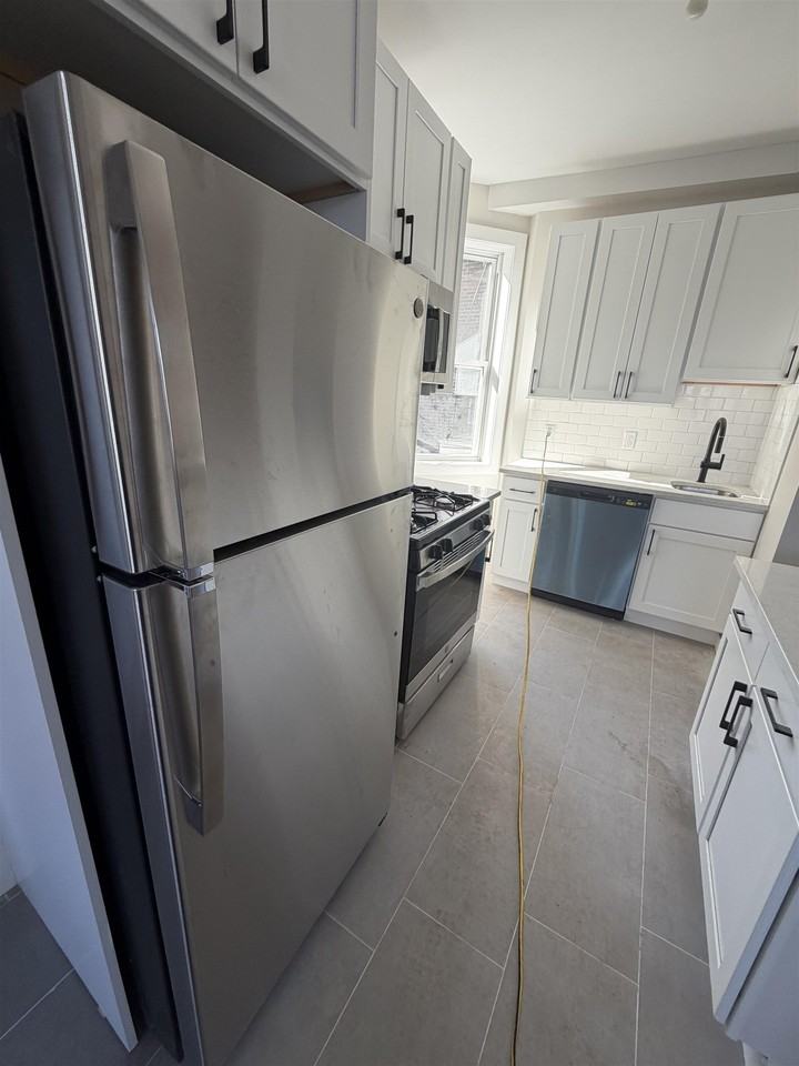 31-33 66th St #3B - Photo 6 of 9