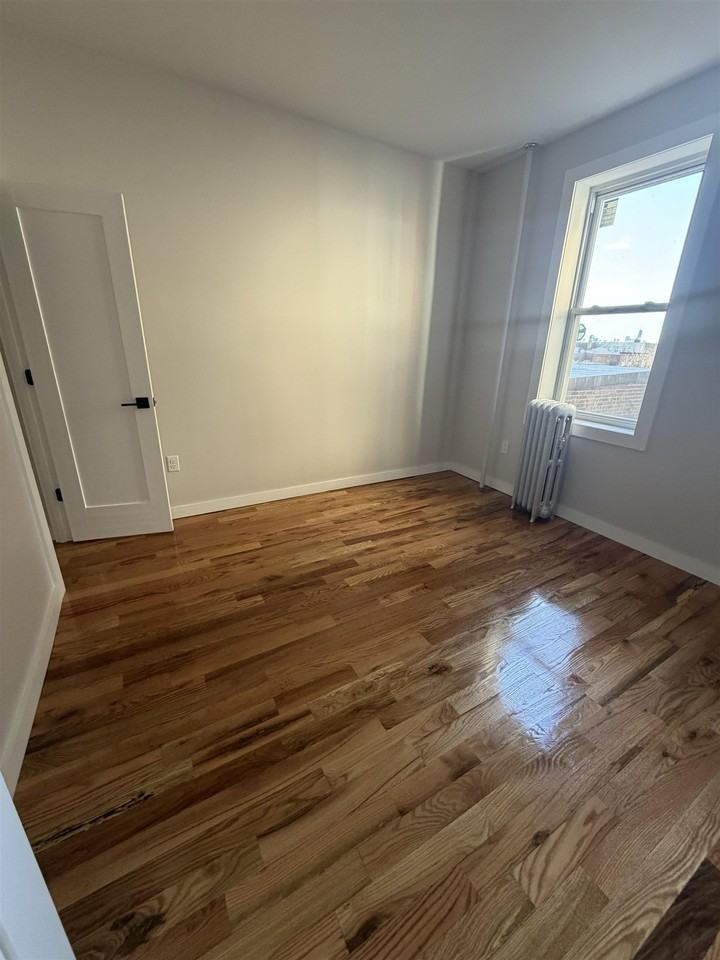 31-33 66th St #3B - Photo 7 of 9