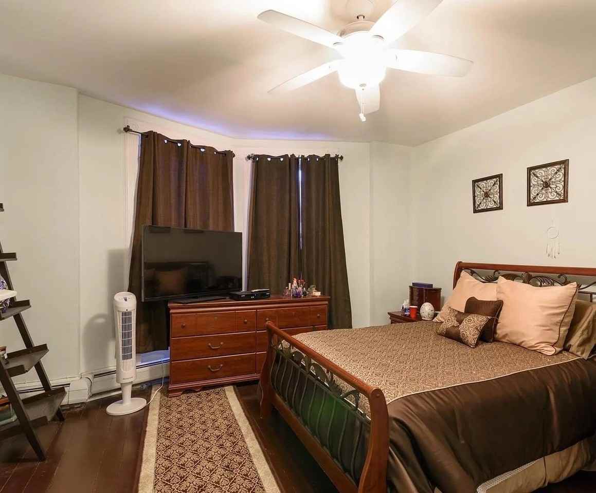 1212 Washington St #4N - Photo 4 of 10