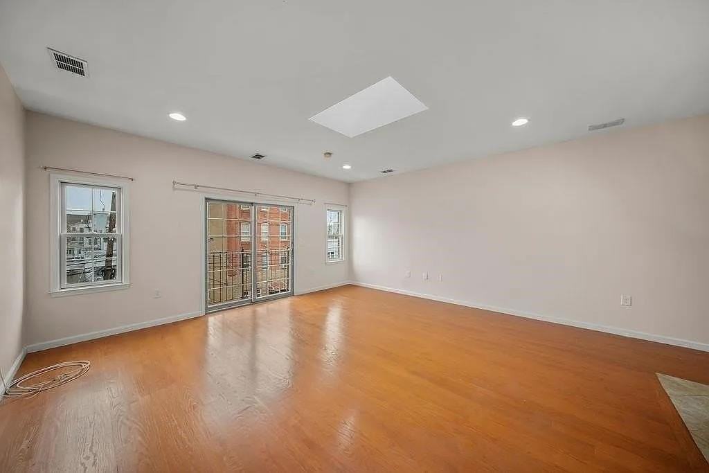 41 Wright Ave #2 - Photo 3 of 15