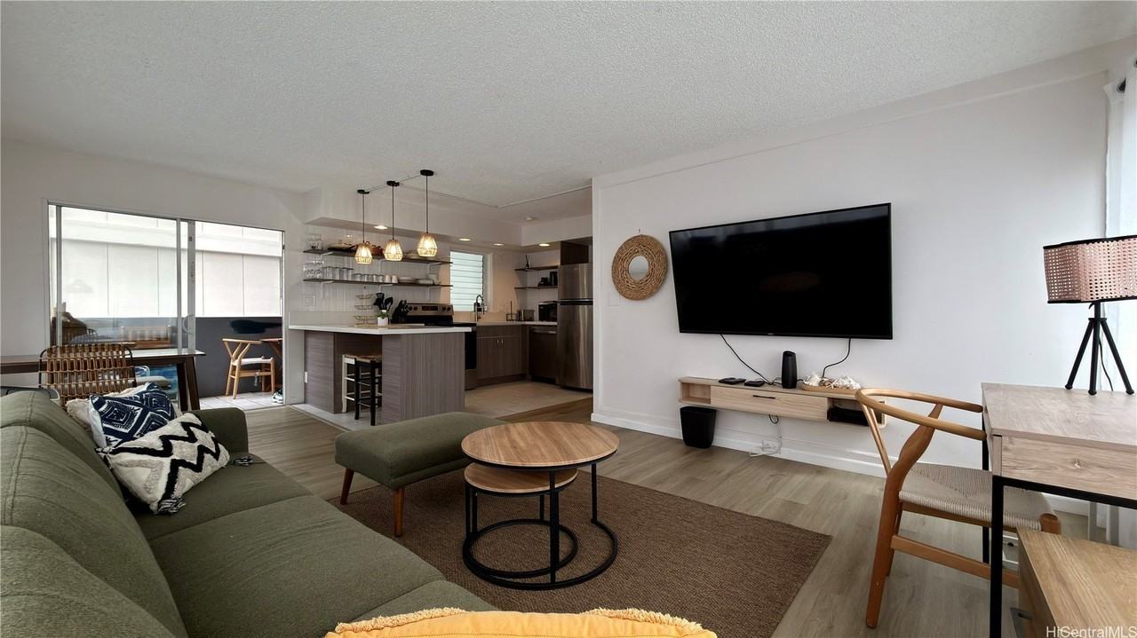 2547 Ala Wai Blvd Apt 201 - Photo 2 of 9