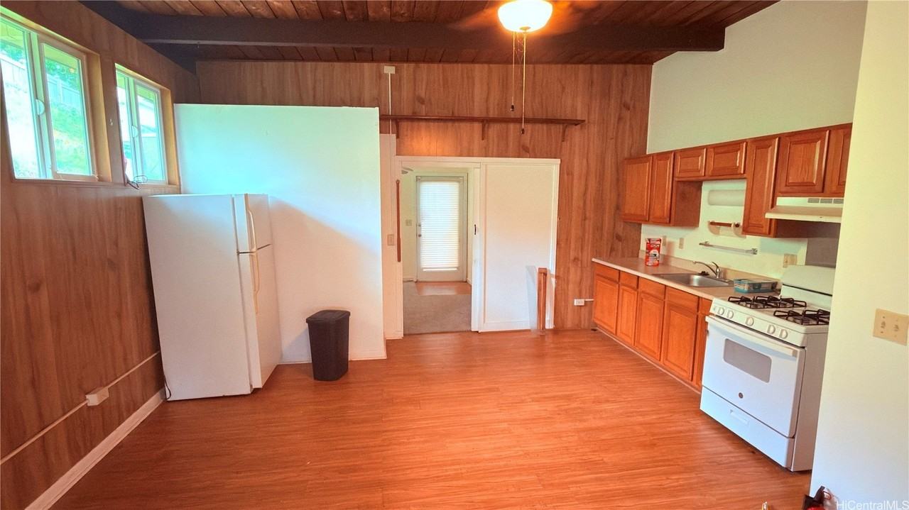 94-1086 Lumihoahu St Unit B - Photo 2 of 5