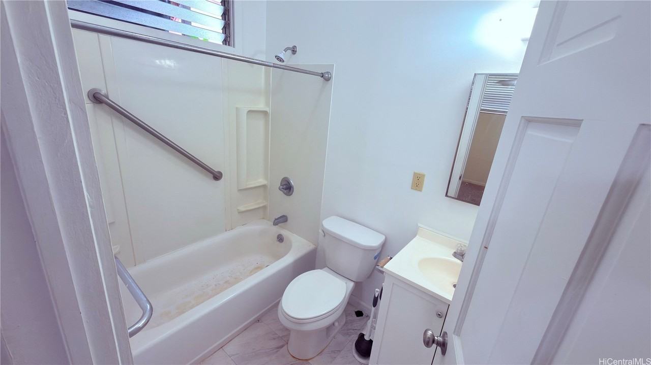 94-1086 Lumihoahu St Unit B - Photo 4 of 5