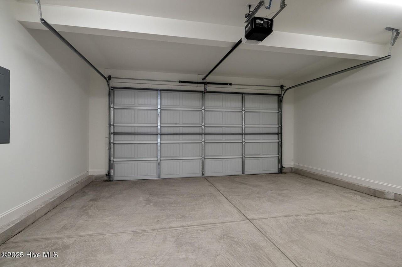 516 Burgundy Dr - Photo 2 of 47