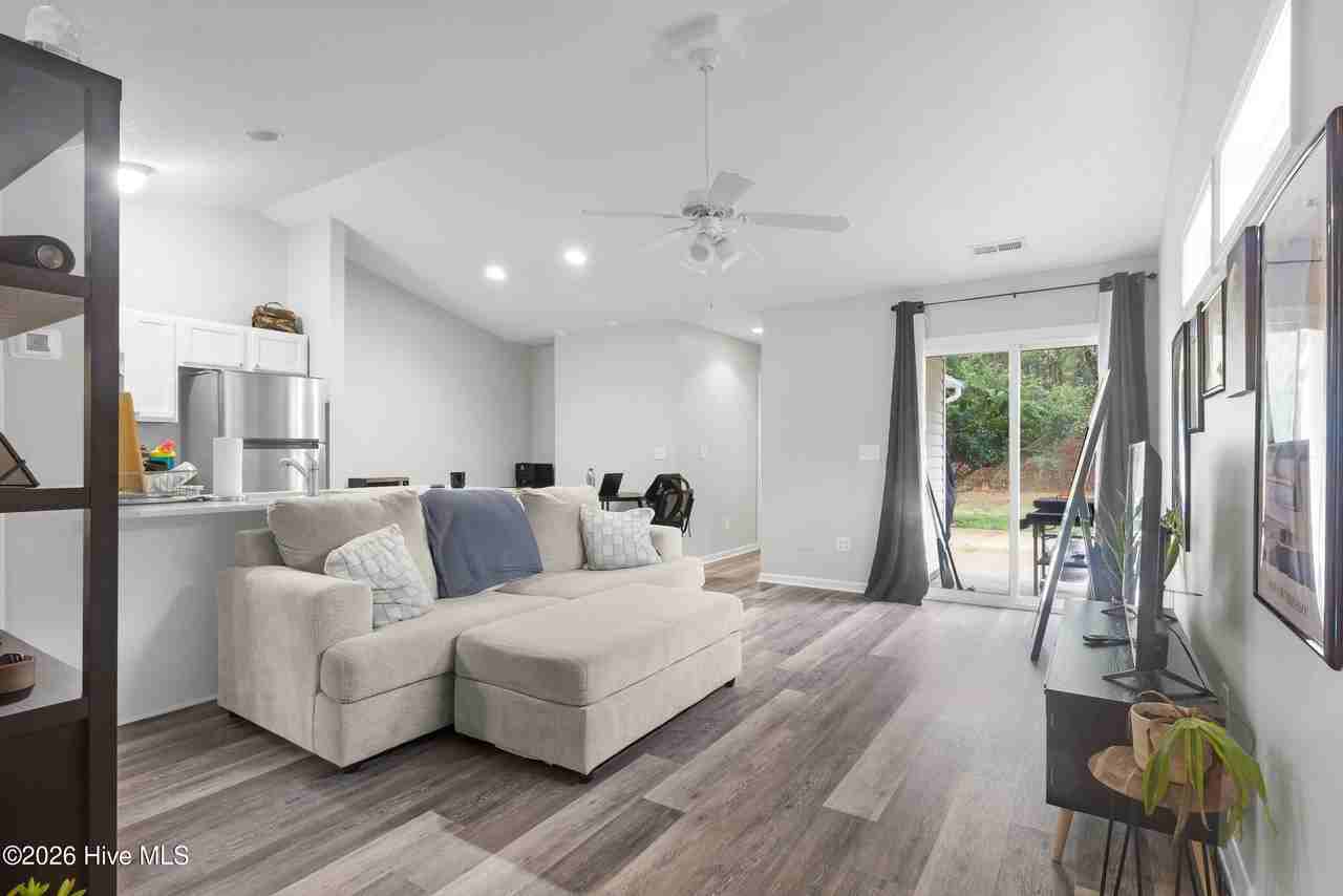 3825 Elizabeth Ave - Photo 2 of 21