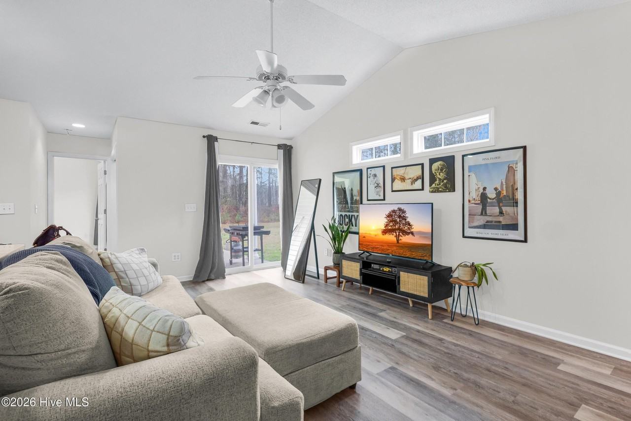 3825 Elizabeth Ave - Photo 3 of 21