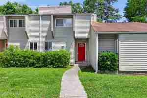 featured image of 125 Pirates Rd Apt 3 #Apt 3