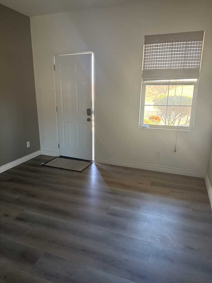 43237 17th St E - Photo 2 of 8