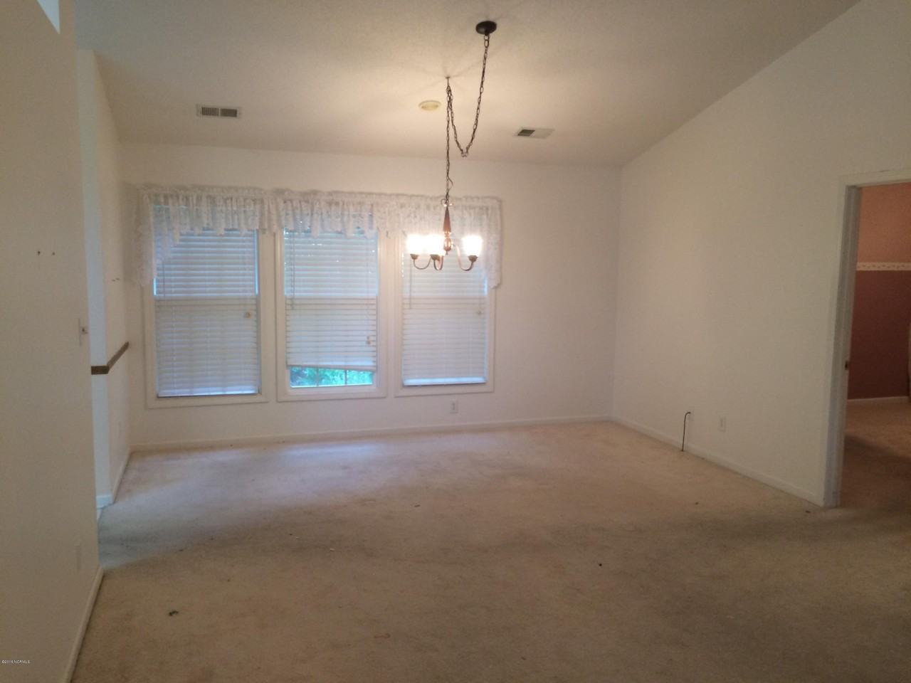 421 Deer Path - Photo 2 of 9