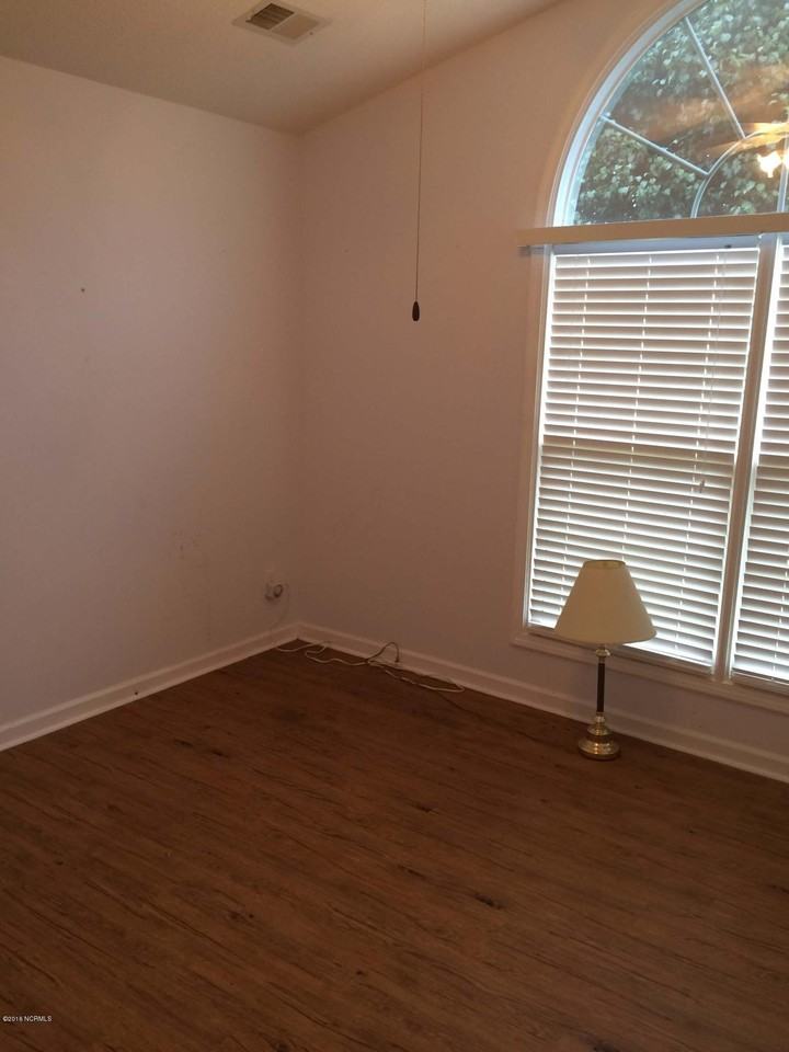 421 Deer Path - Photo 5 of 9