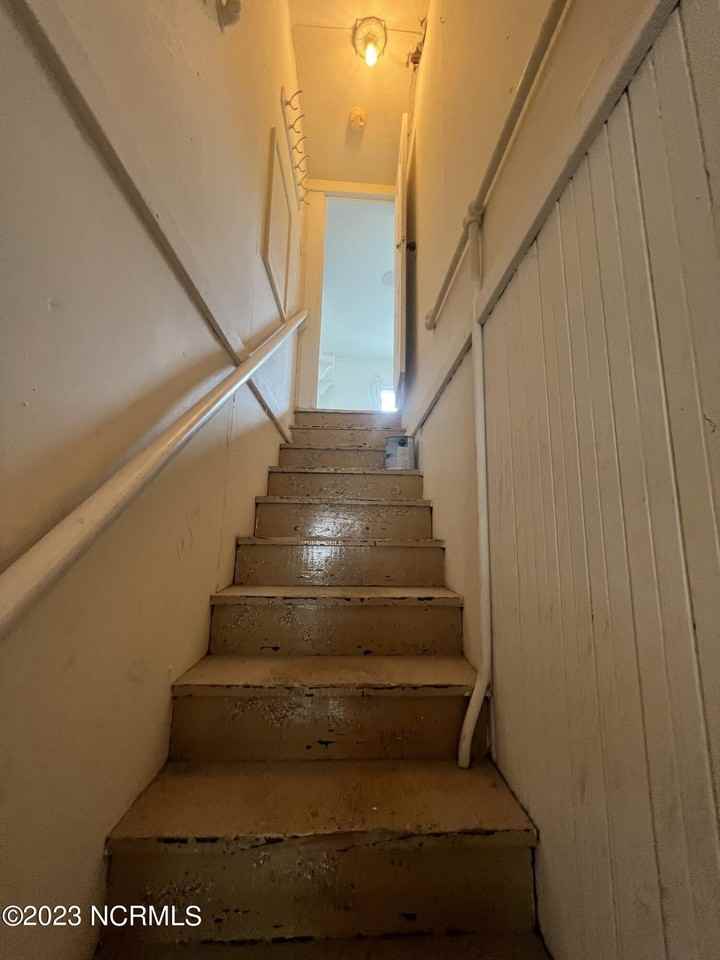 202 S 3rd St - Photo 4 of 11