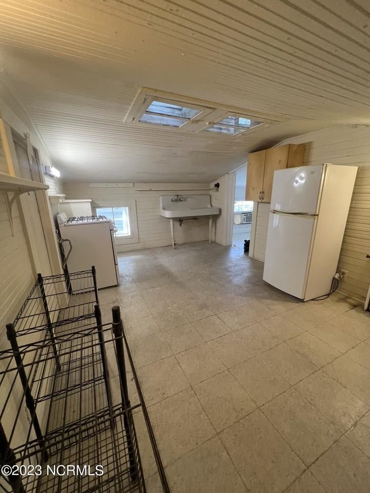 202 S 3rd St - Photo 5 of 11