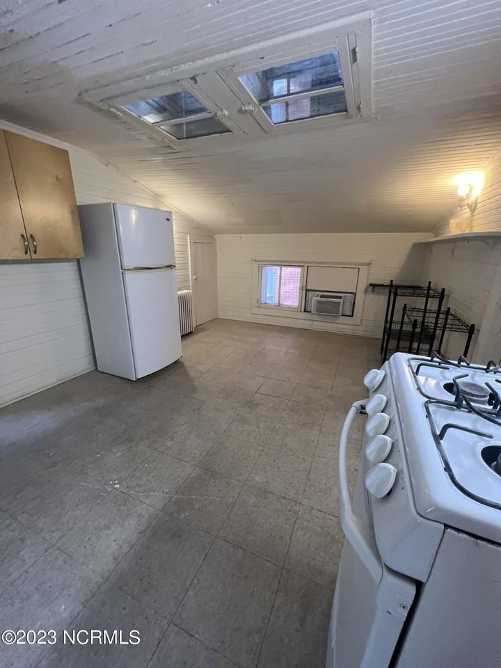 202 S 3rd St - Photo 6 of 11