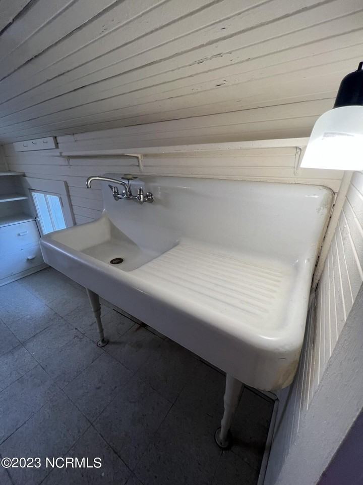 202 S 3rd St - Photo 7 of 11