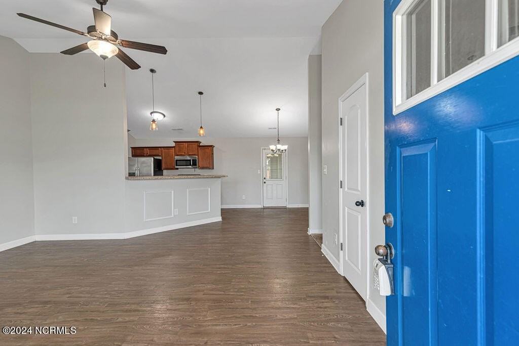 258 Breakwater Dr - Photo 3 of 23