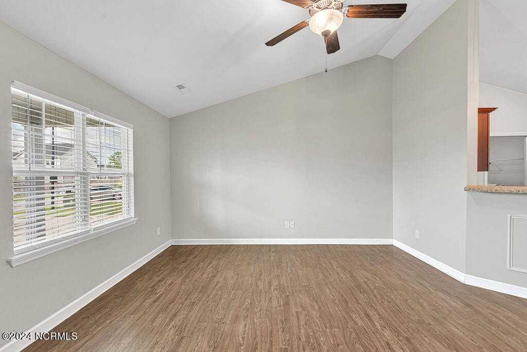 258 Breakwater Dr - Photo 4 of 23