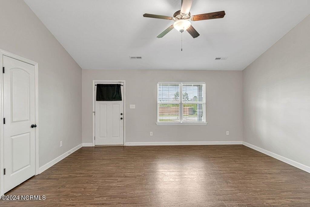 258 Breakwater Dr - Photo 5 of 23