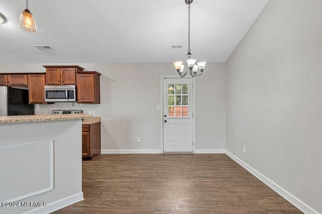 258 Breakwater Dr - Photo 6 of 23