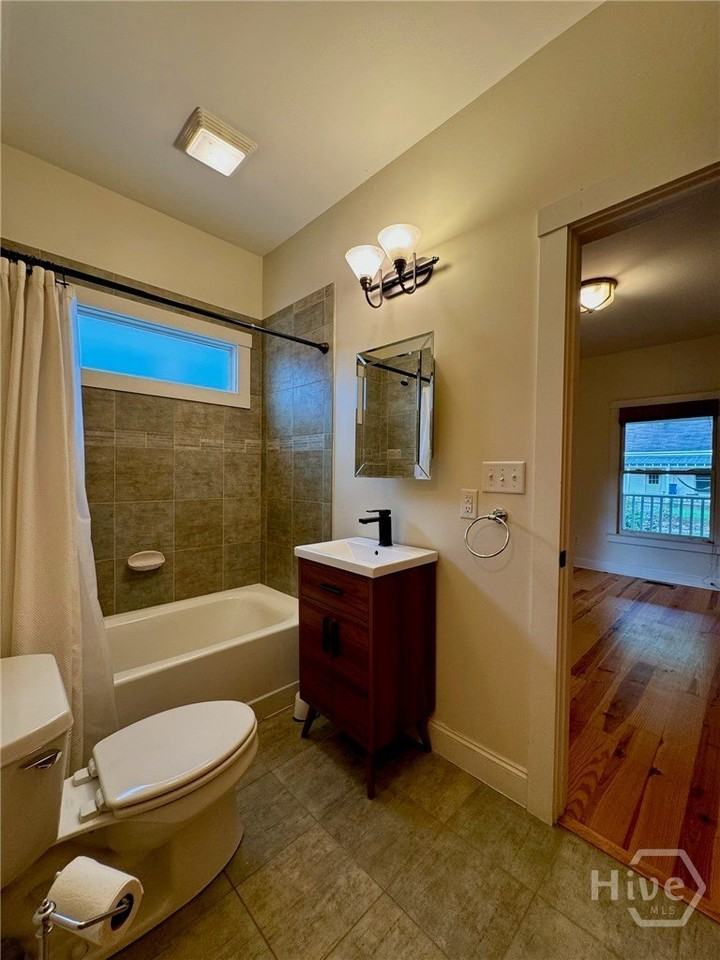 335 Lyndon Ave - Photo 3 of 14