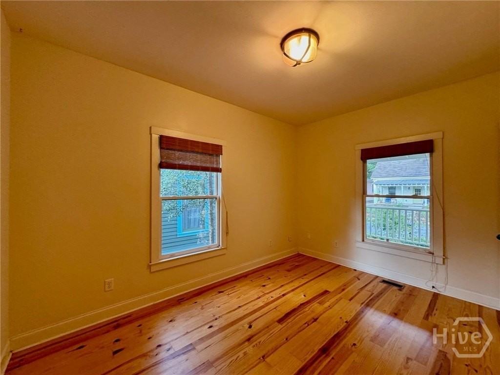 335 Lyndon Ave - Photo 4 of 14