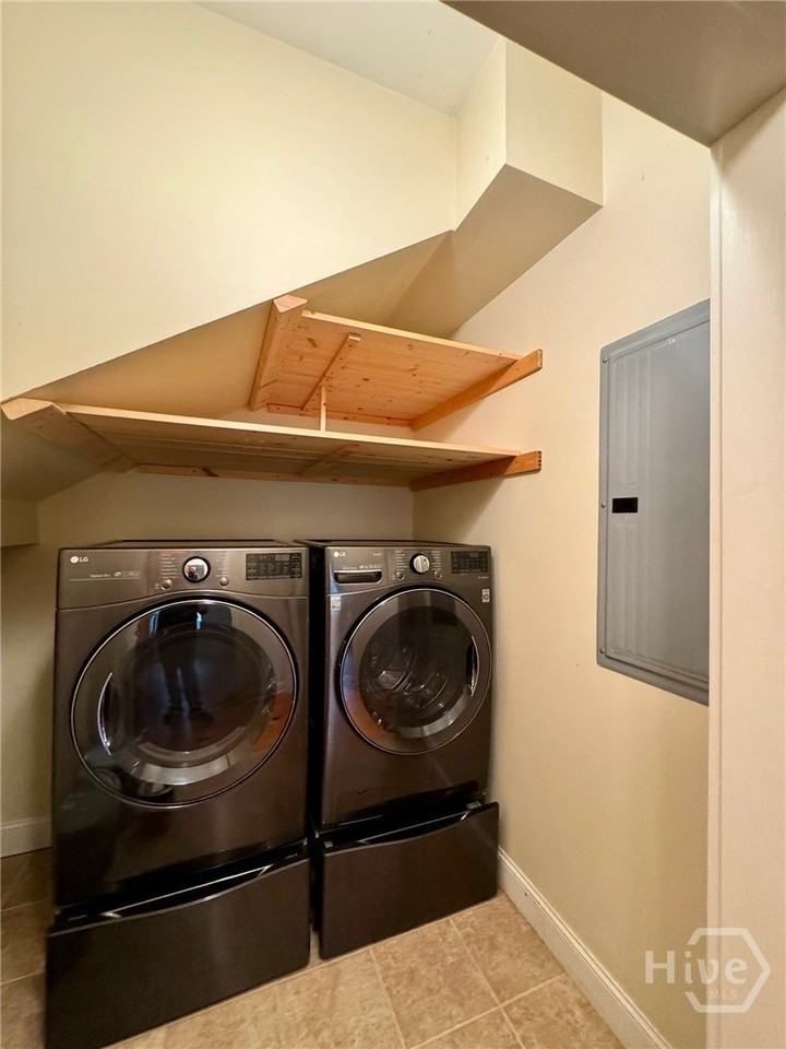 335 Lyndon Ave - Photo 5 of 14