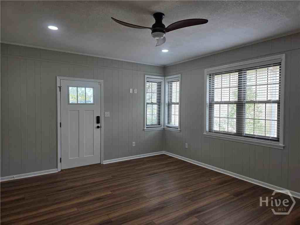 103 W 15th St - Photo 2 of 15