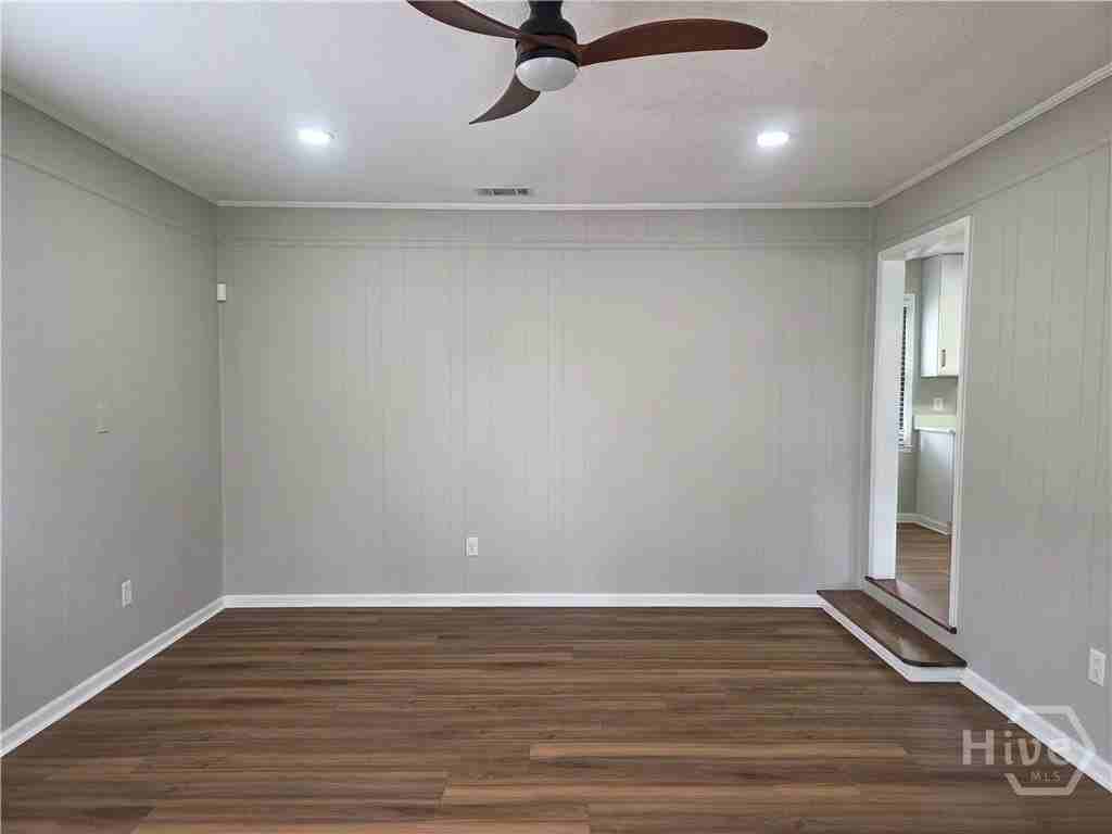 103 W 15th St - Photo 3 of 15