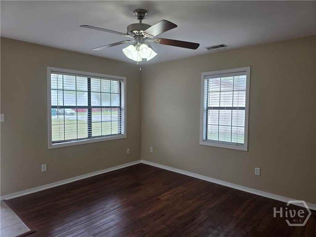 403 Savannah Ave - Photo 3 of 17