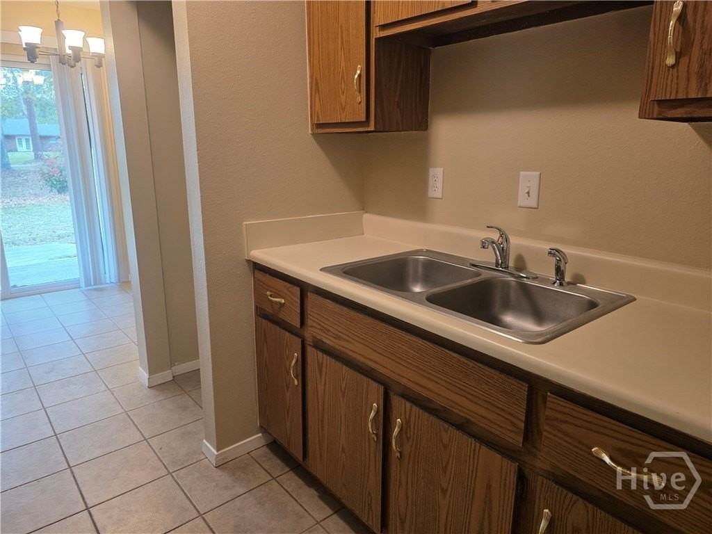 403 Savannah Ave - Photo 6 of 17