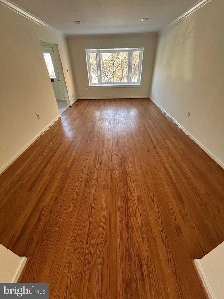 3301 Spring Ln - Photo 5 of 13