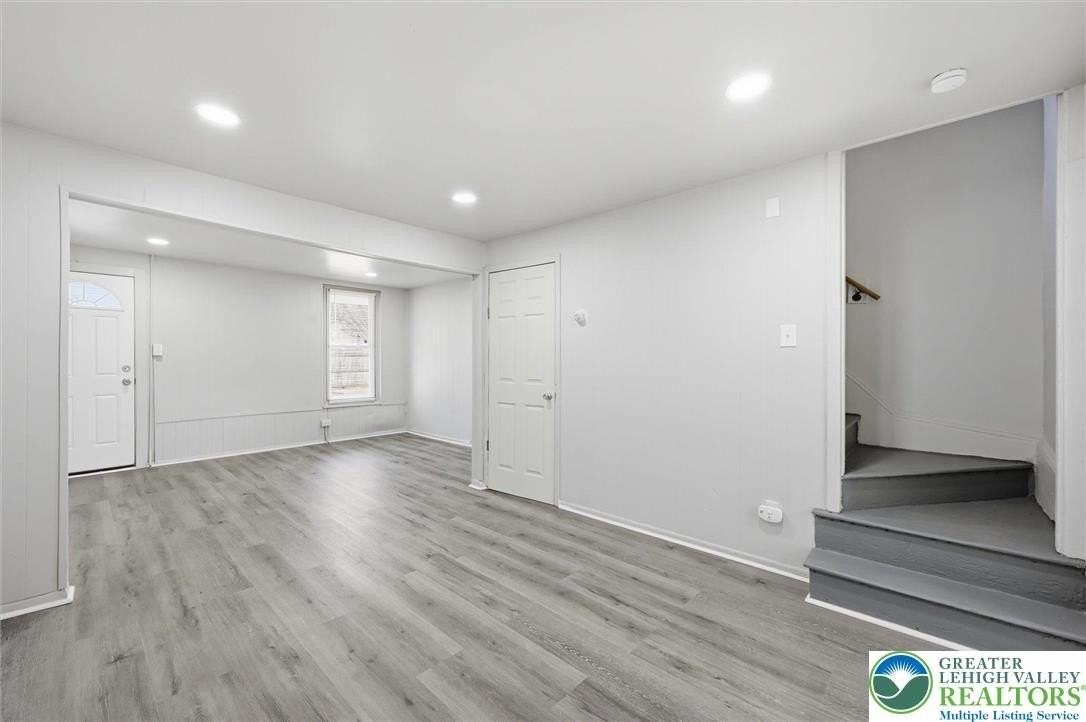 37 Spruce St - Photo 3 of 15