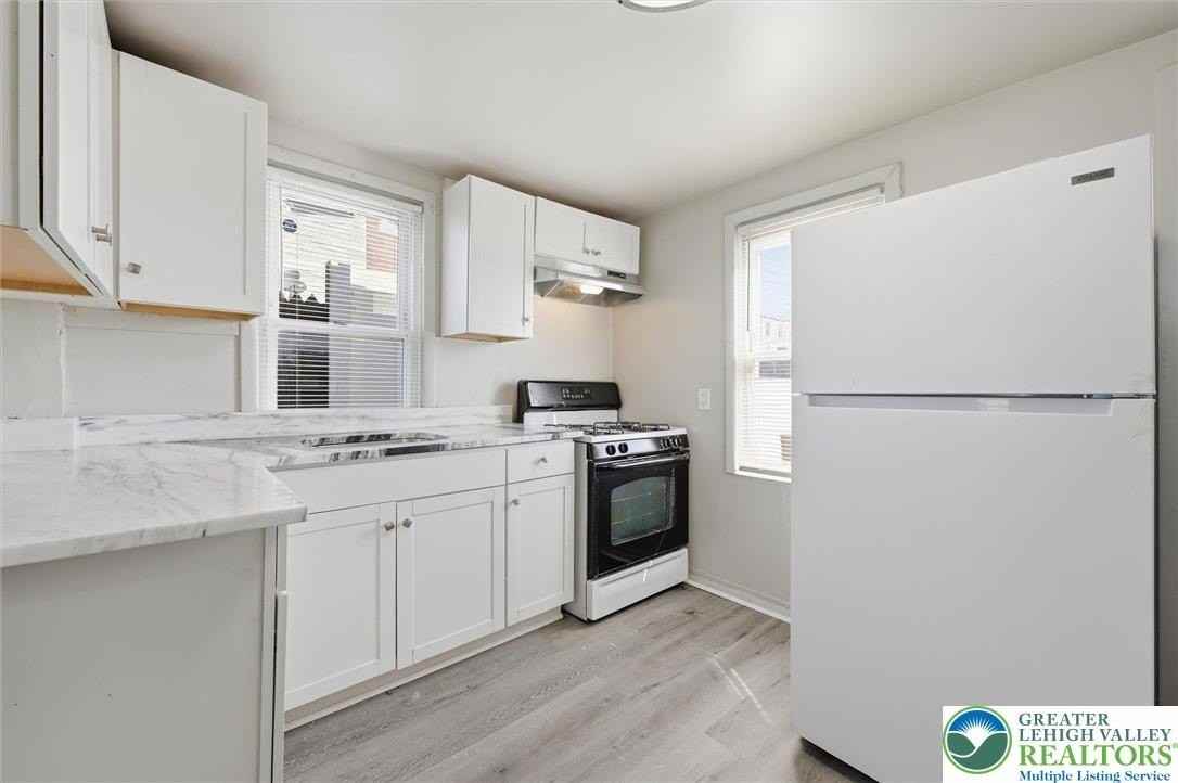 37 Spruce St - Photo 4 of 15