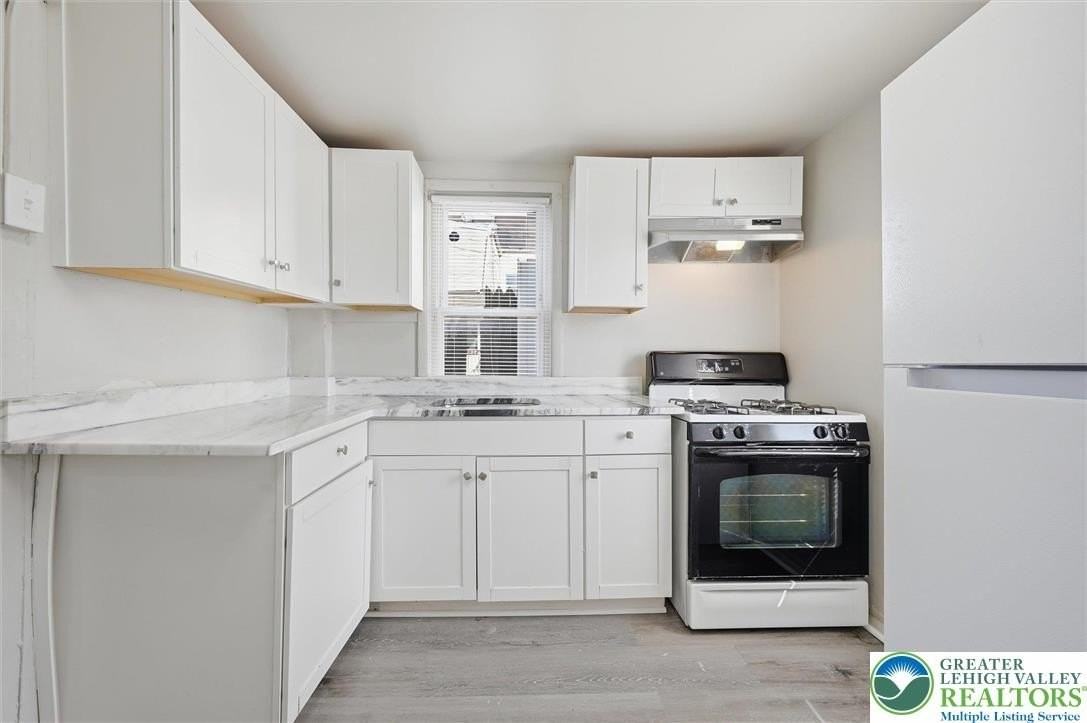 37 Spruce St - Photo 5 of 15