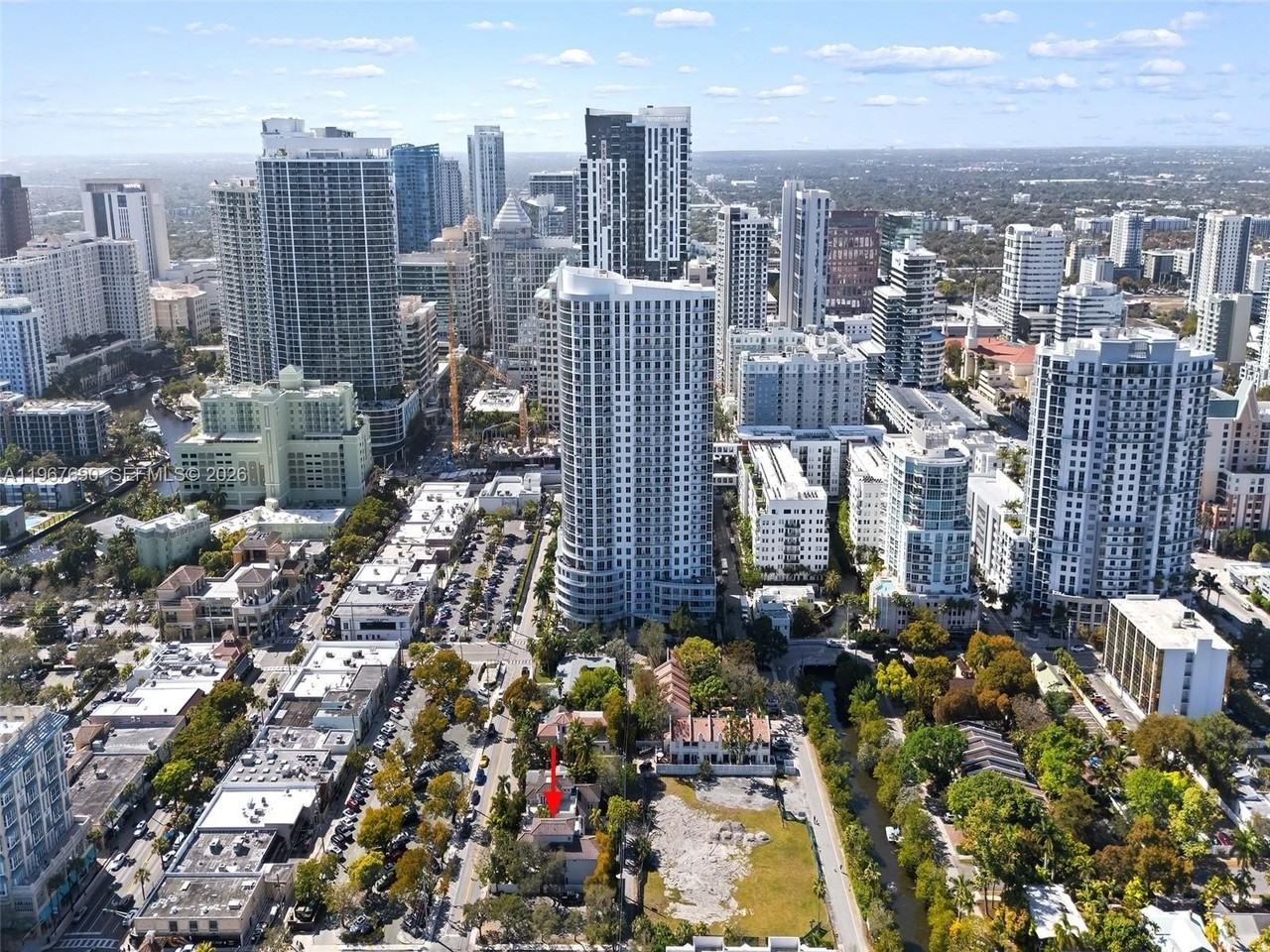 827 Se 2nd Ct - Photo 2 of 46