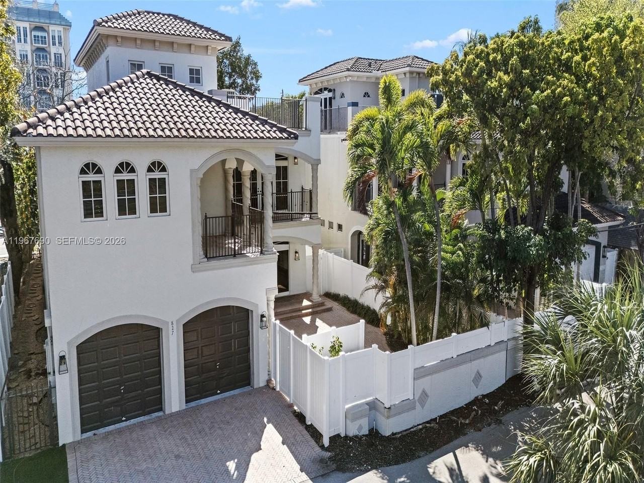 827 Se 2nd Ct - Photo 6 of 46