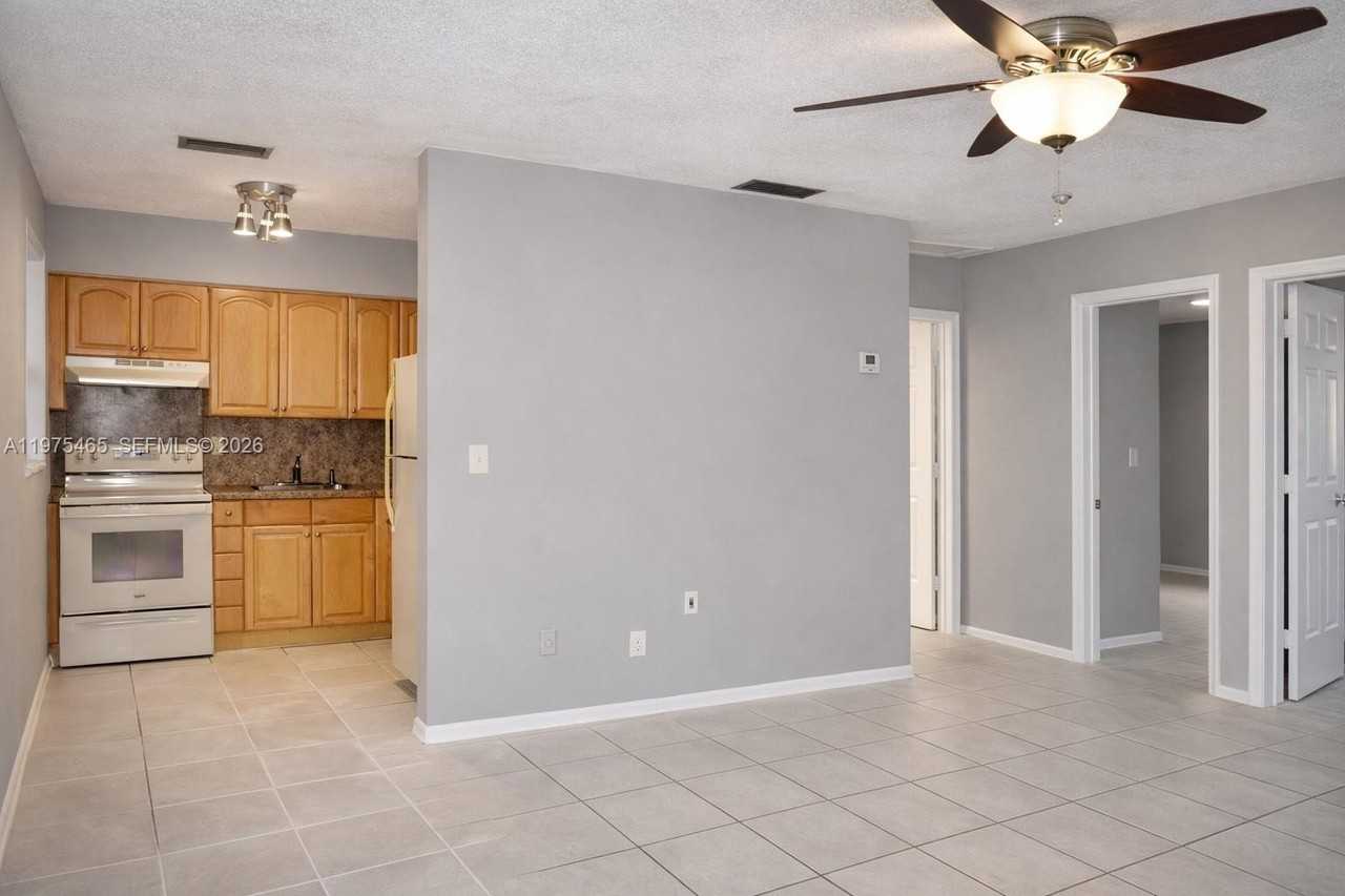 3841 Ne 3rd Ave #2 - Photo 3 of 14