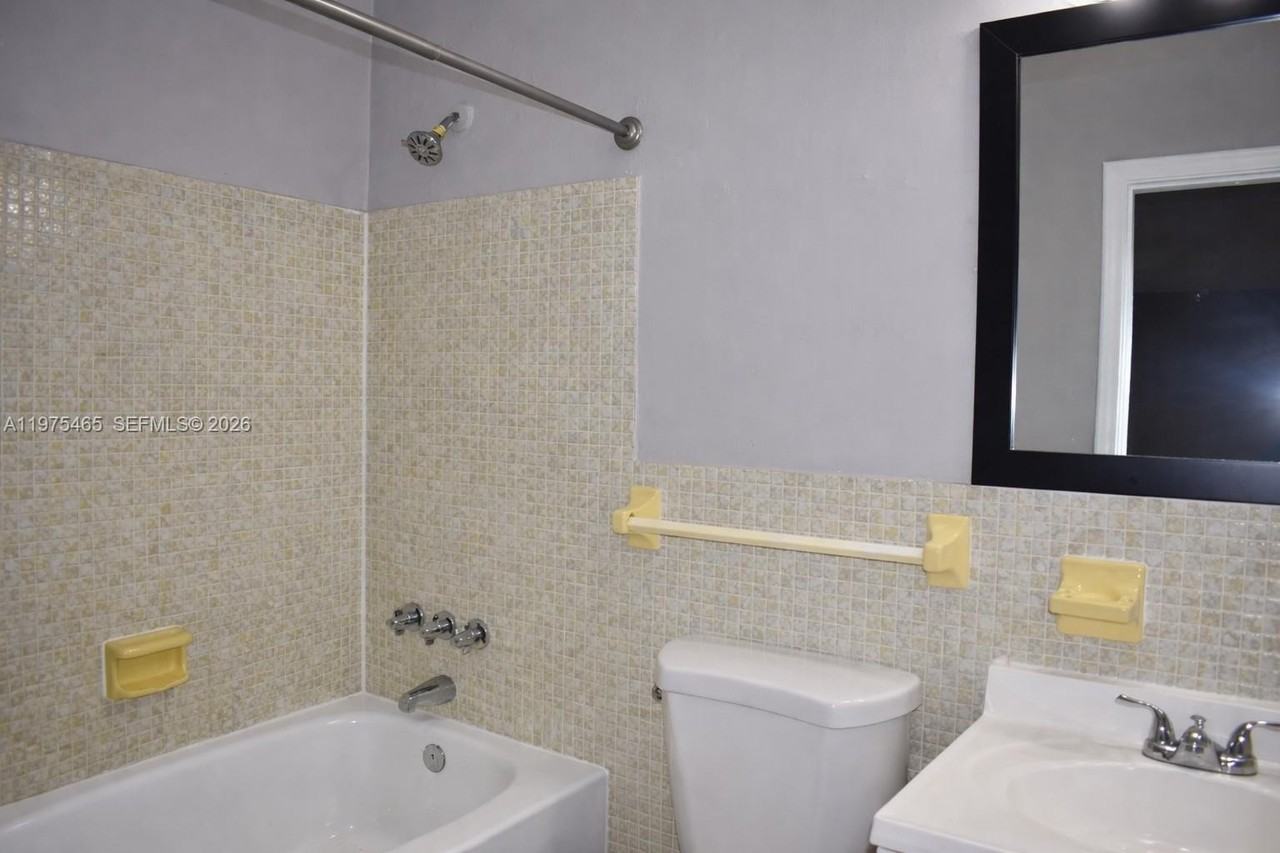 3841 Ne 3rd Ave #2 - Photo 6 of 14