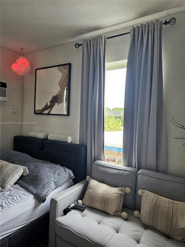 2513 Sw 10th St #8 - Photo 5 of 5