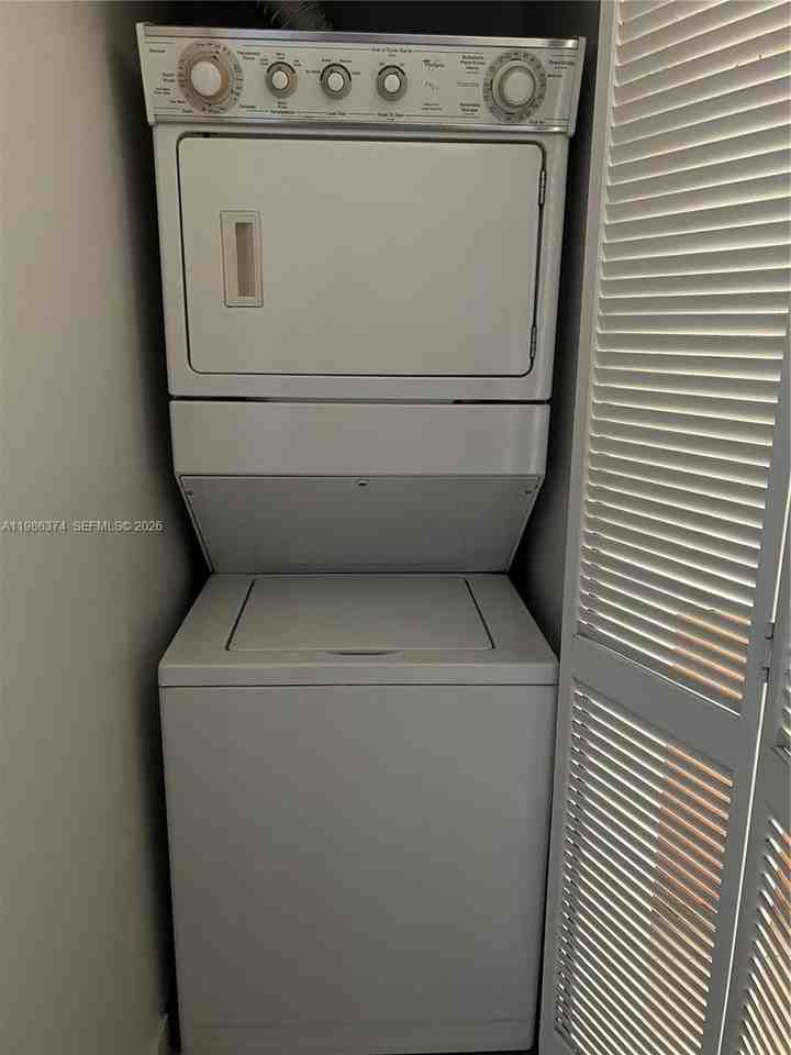 1385 Crystal Way #L - Photo 3 of 3