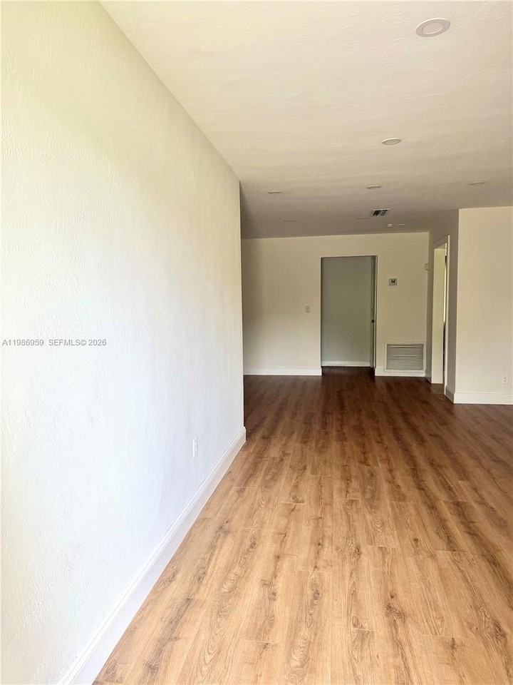 11201 Ne 3rd Ave - Photo 3 of 29