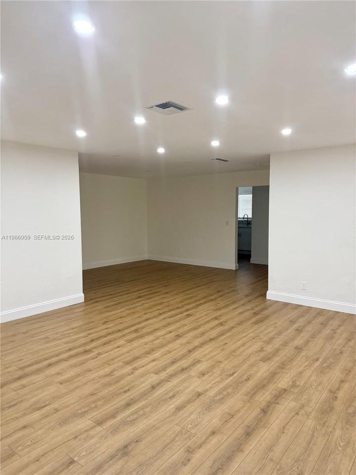 11201 Ne 3rd Ave - Photo 6 of 29