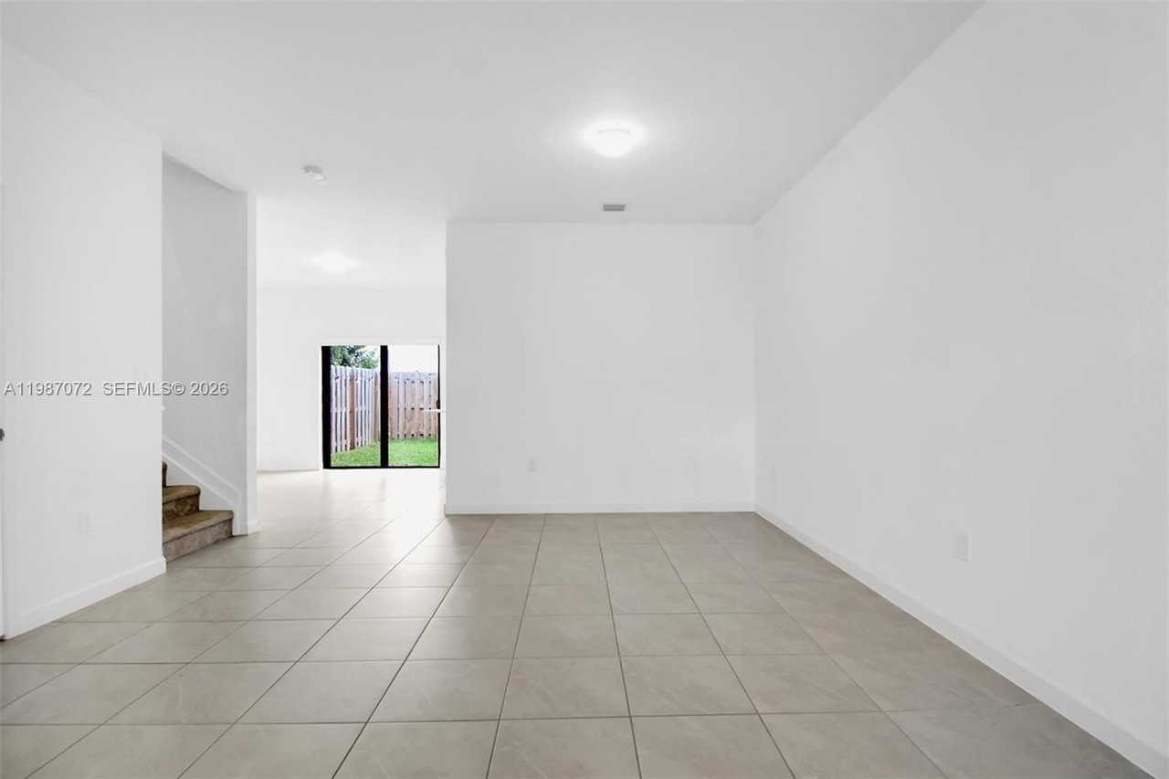 23521 Sw 129th Ave - Photo 3 of 38